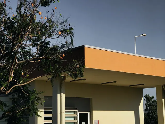 Fachada de clínica odontológica de bairro